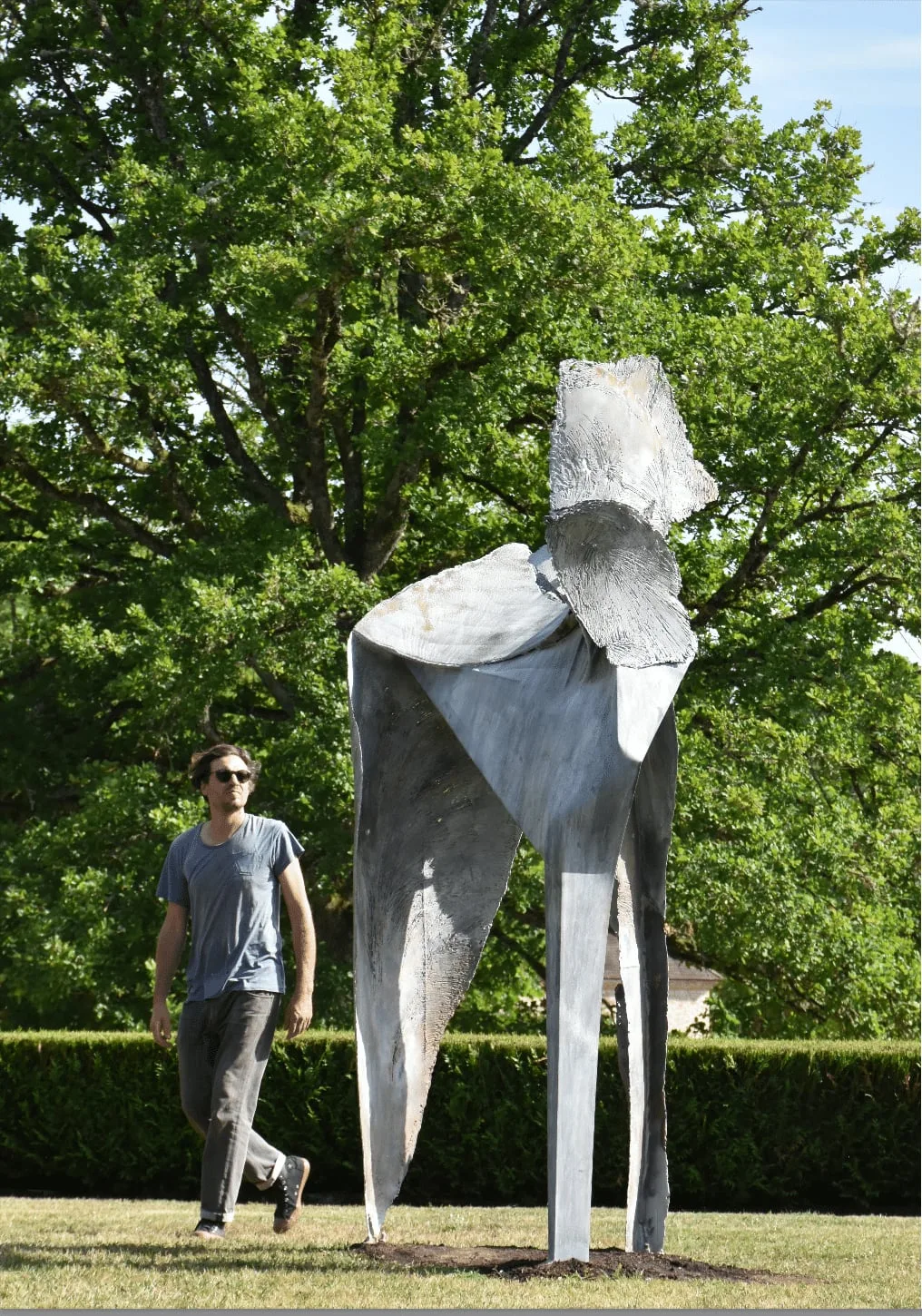 Sculpture monumentale unique, métallisation sur acier de Julien Allègre : Terre Sauvage, Vue 2
