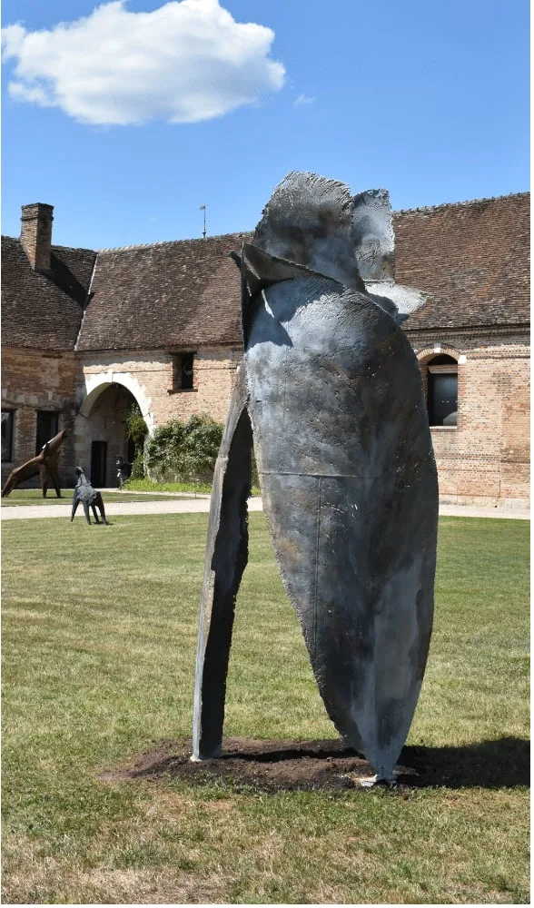 Sculpture monumentale unique, métallisation sur acier de Julien Allègre : Terre Sauvage, Vue 3