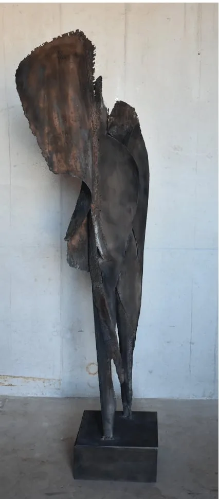 Sculpture monumentale unique, métallisation sur acier et bronze de Julien Allègre : Oiseau Astorpia, Vue 2