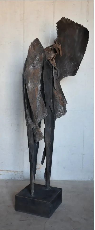 Sculpture monumentale unique, métallisation sur acier et bronze de Julien Allègre : Oiseau Astorpia, Vue 3