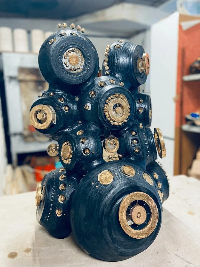 Sculpture lamp by Georges Pelletier in bluish black enamel, gold and platinum, View 10
