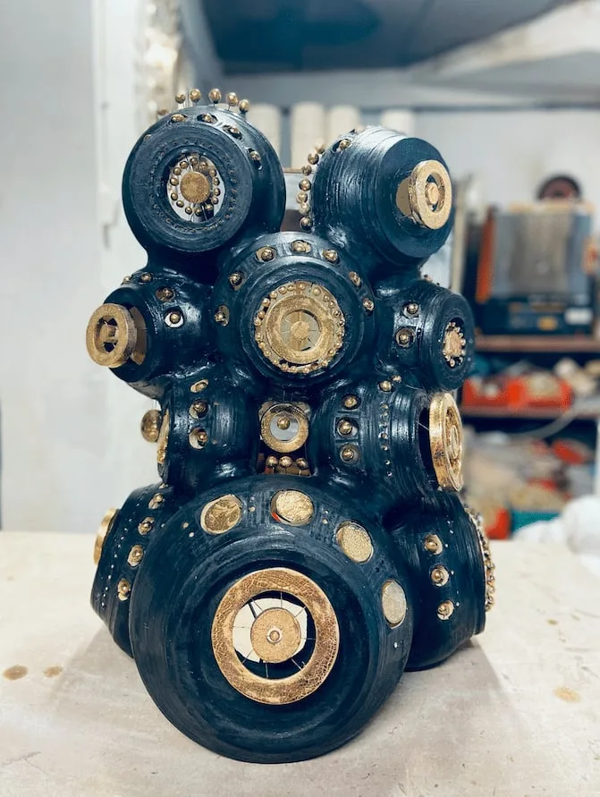 Sculpture lamp by Georges Pelletier in bluish black enamel, gold and platinum, View 11