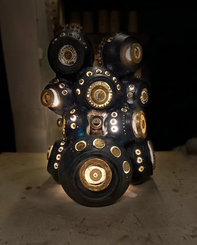Sculpture lamp by Georges Pelletier in bluish black enamel, gold and platinum, View 7