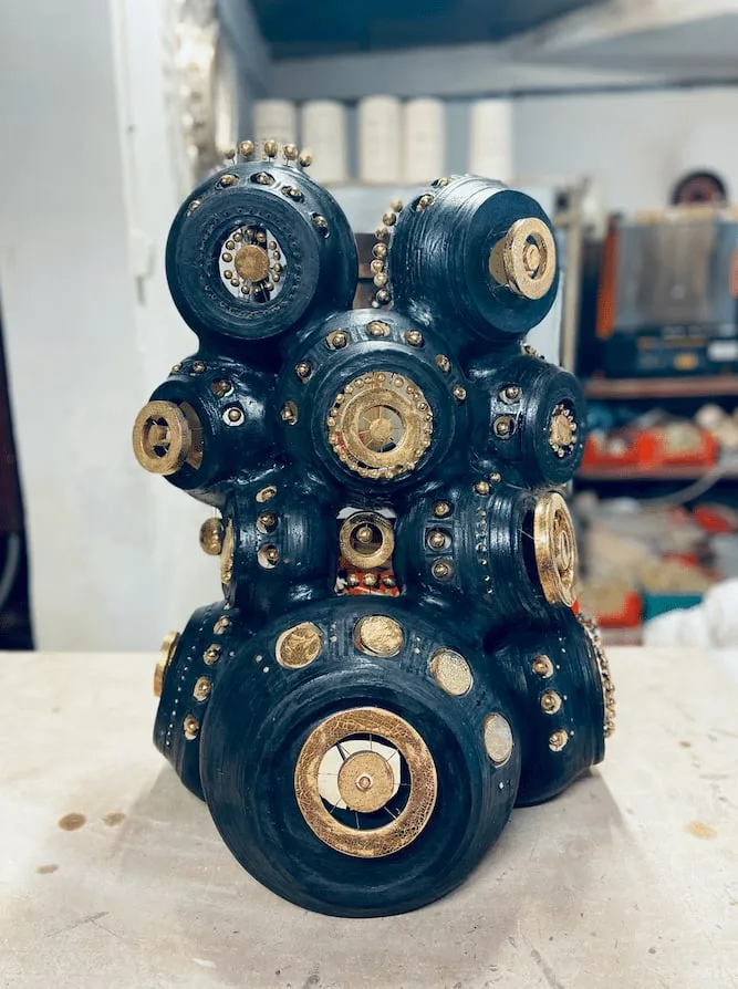 Sculpture lamp by Georges Pelletier in bluish black enamel, gold and platinum, View 9