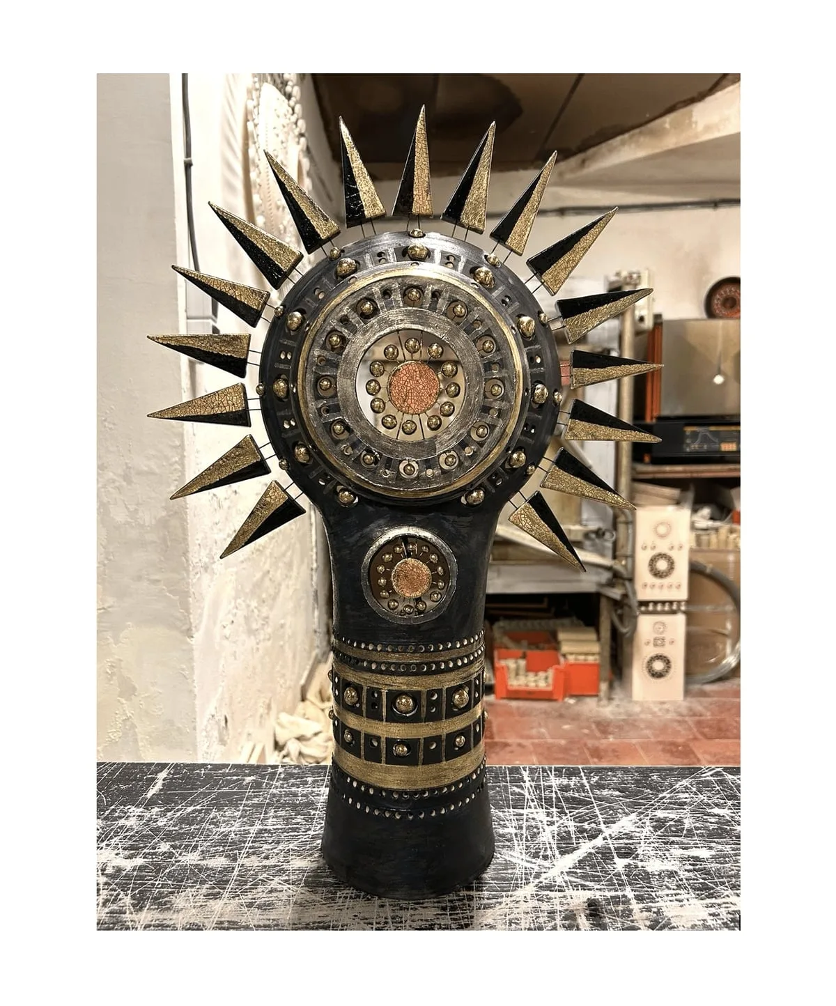 Lampe Petit Soleil émaillée noir bleuté, or et platine de Georges Pelletier