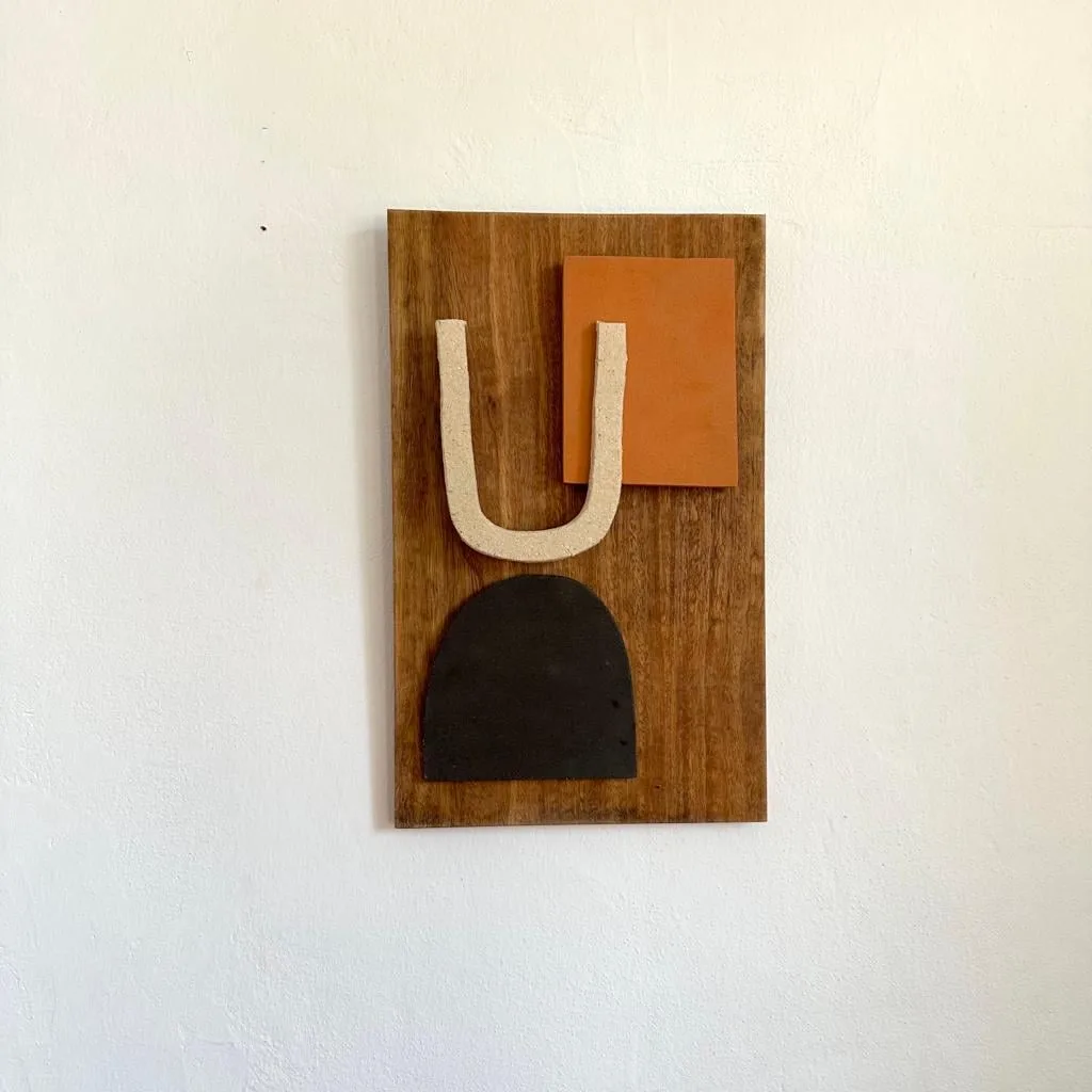 El toro de la caretera - Small Ceramic and Wood Sculpture Painting by Natalie Rich