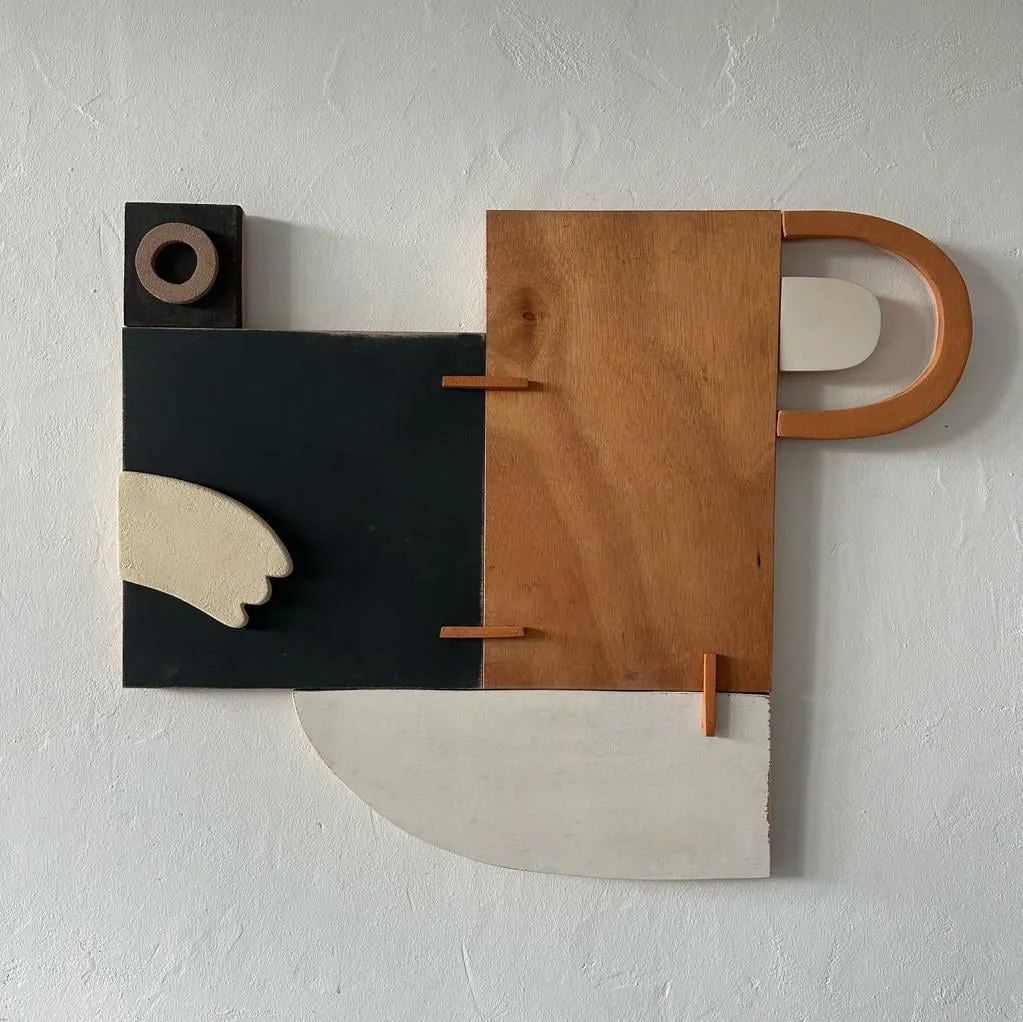 Los Angeles perdidos - Ceramic and Wood Bas-Relief Sculpture by Natalie Rich