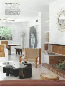 Interiores, A Totem and mirrors by Pelletier